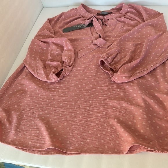 NWOT Olivia & Martin Mauve With Cream Polka Dots and Tie Front - Picture 5 of 6